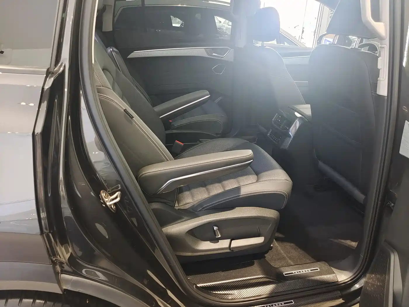 Volkswagen Talagon 2022 380TSI 4WD Luxury Premium Pro Edition 6-seater фото 9