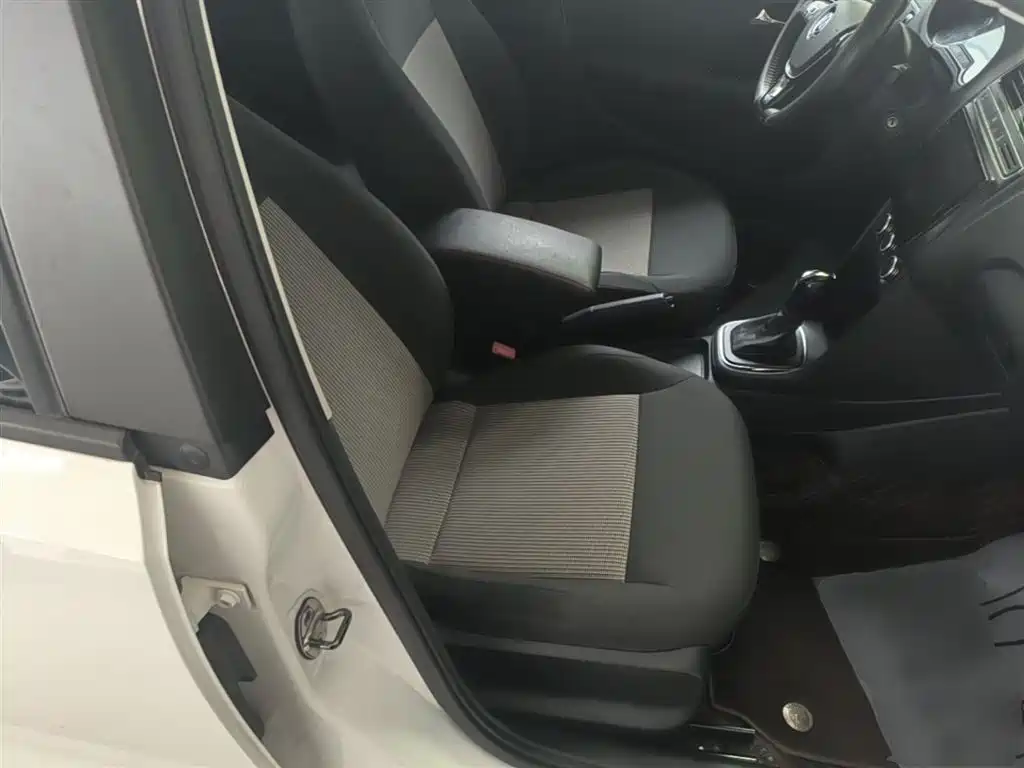 Volkswagen Polo 2018 1.5L Auto Safe Drive фото 25