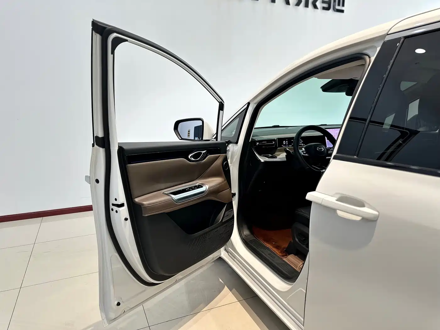 GAC Trumpchi Trumpchi E8 NEV 2024 Model 150km MAX фото 6