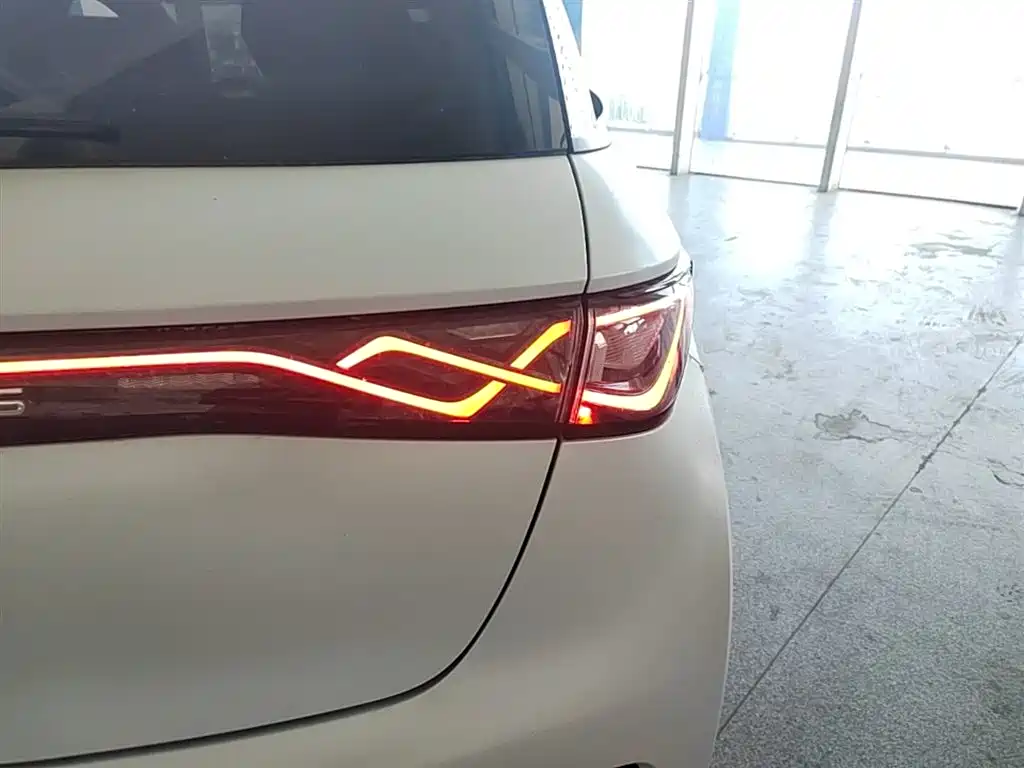 BYD Dolphin 2024 Glory Edition 420km Fashion Edition фото 24
