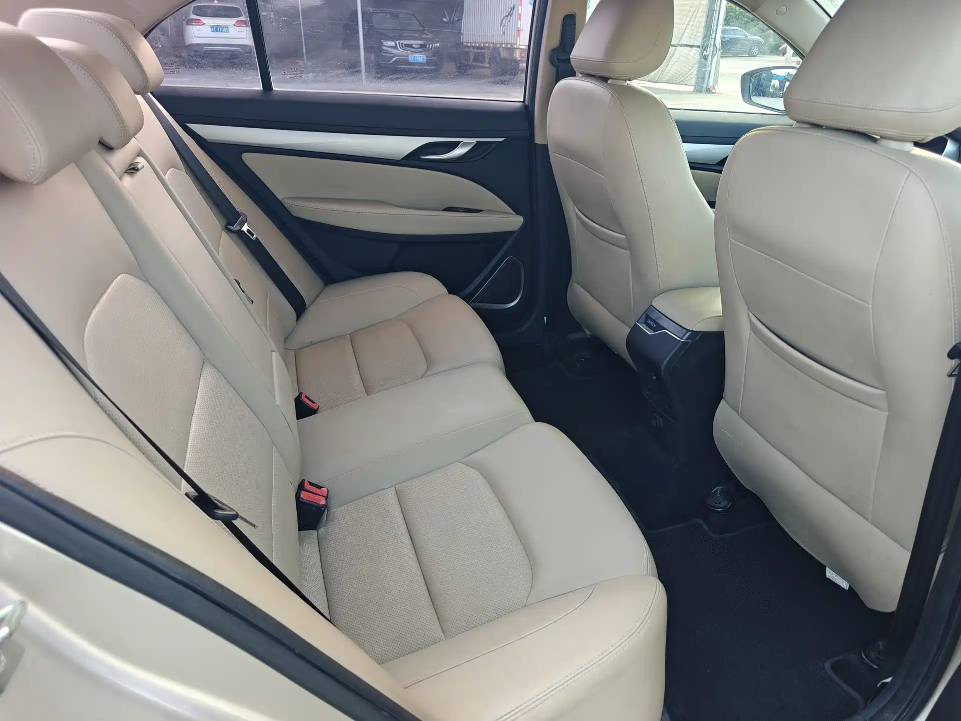 Фото 8 - Geely Emgrand
