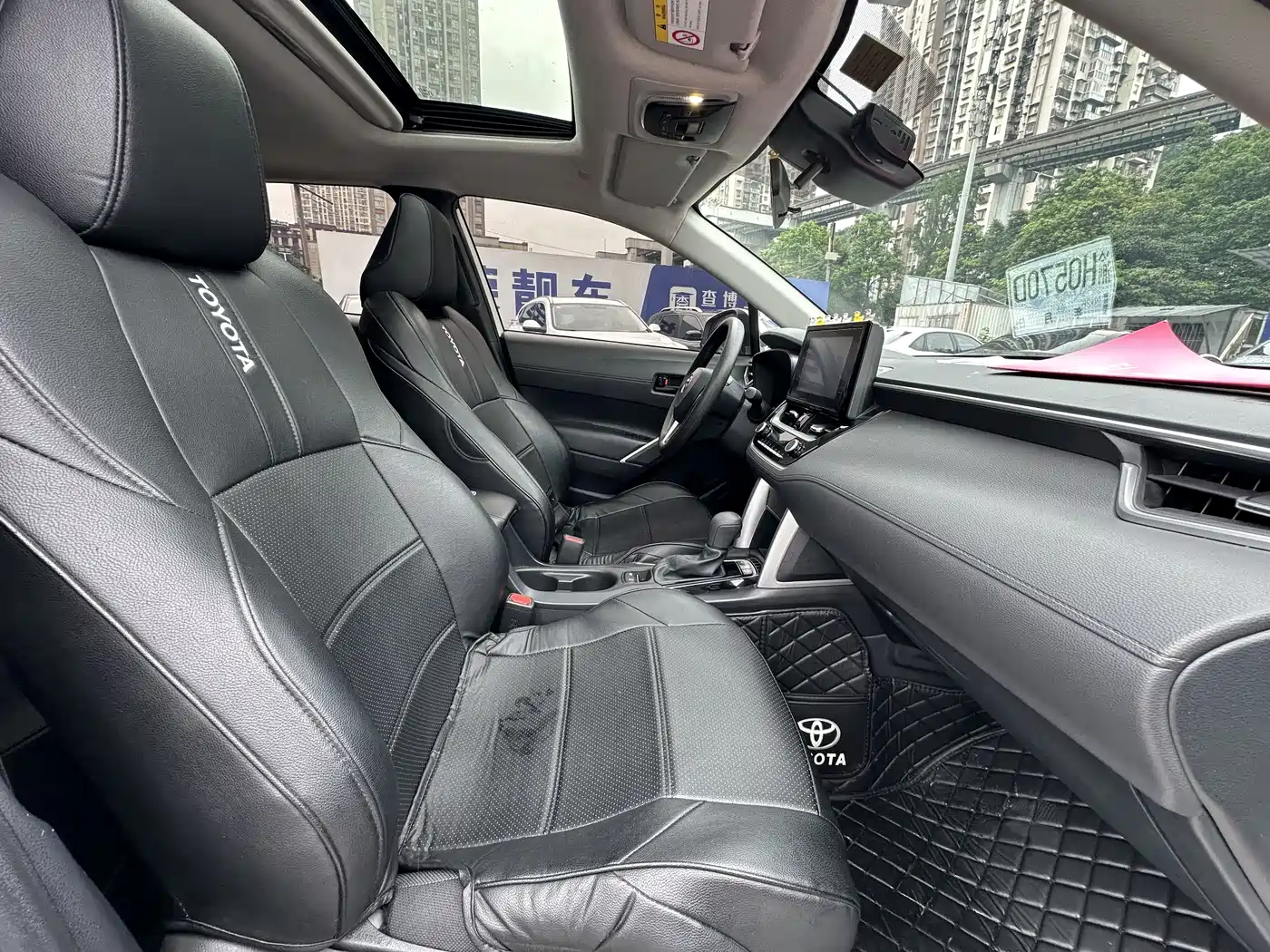 Toyota Frontlander 2023 2.0L CVT Leading Edition фото 12
