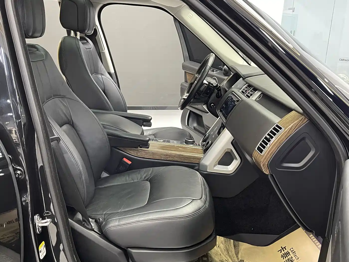 Land Rover Range Rover 2019 3.0 SC V6 Golden Age Edition фото 21
