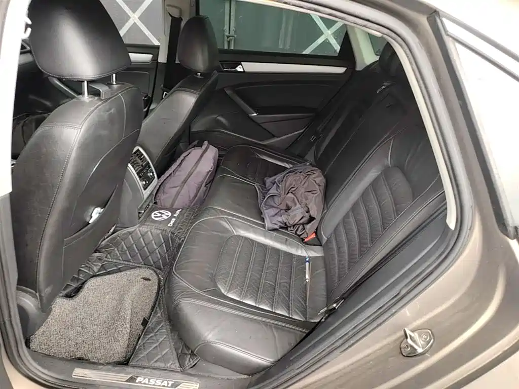 Volkswagen Passat 2015 1.8TSI DSG Prestige Edition фото 17