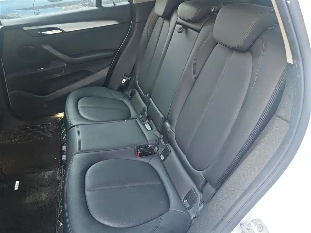 BMW X1 2016 sDrive18Li Premium Model фото 13