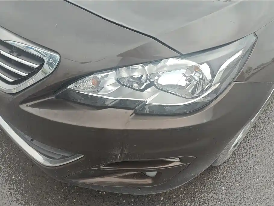 Peugeot 408 2018 1.8L Manual Leading Edition фото 5