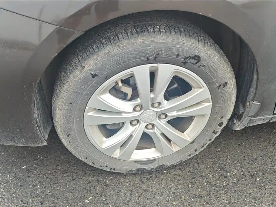 Peugeot 408 2018 1.8L Manual Leading Edition фото 6