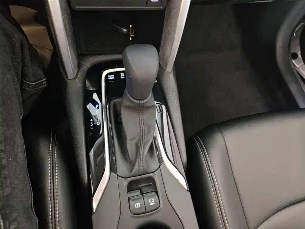 Toyota Corolla Cross 2023 Hybrid 2.0L Pioneer Edition фото 14