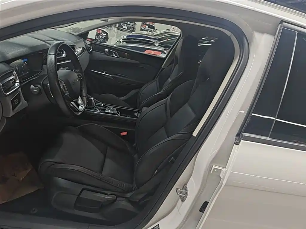 Lynk & Co 02 2018 1.5T DCT 2WD Power Edition China V фото 15
