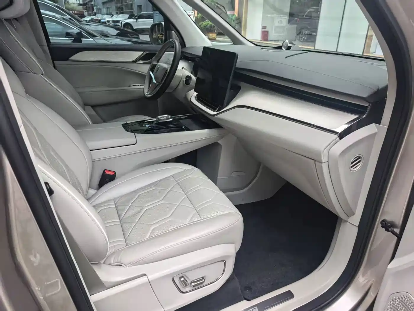 Volvo EM90 2024 2025 Ultra Six-Seater