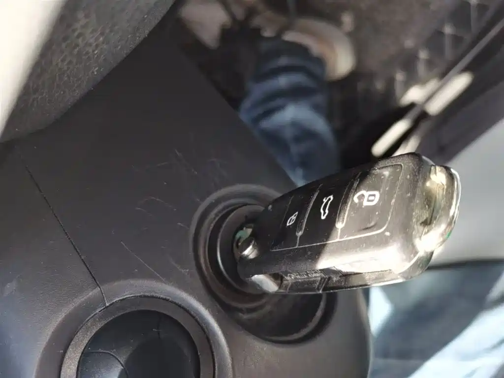 Škoda Fabia 2017 1.4L Auto Car Enjoy Edition фото 9