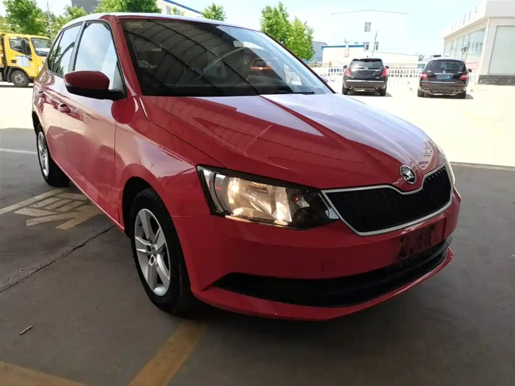 Škoda Fabia 2017 1.4L Auto Car Enjoy Edition фото 4