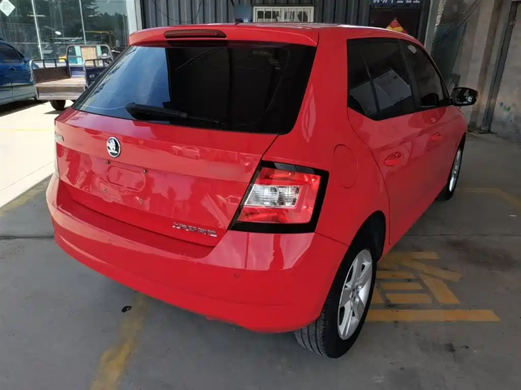 Škoda Fabia 2017 1.4L Auto Car Enjoy Edition фото 7