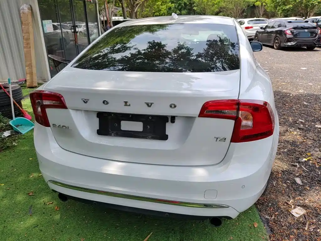 Фото 6 - Volvo S60