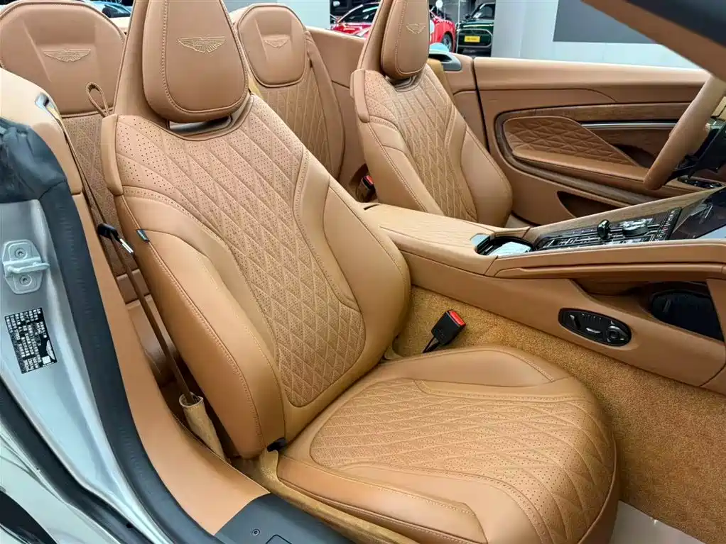 Aston Martin DB12 2023 4.0T V8 Volante фото 12