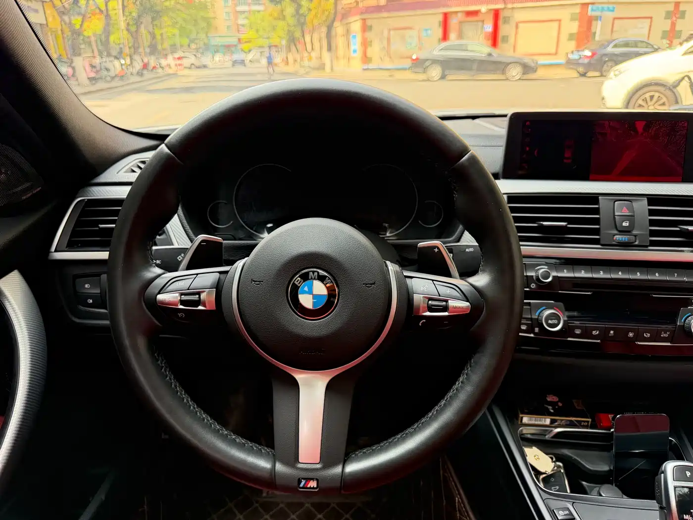 BMW 3 Series 2019 320i M Sport Black Night Edition фото 10