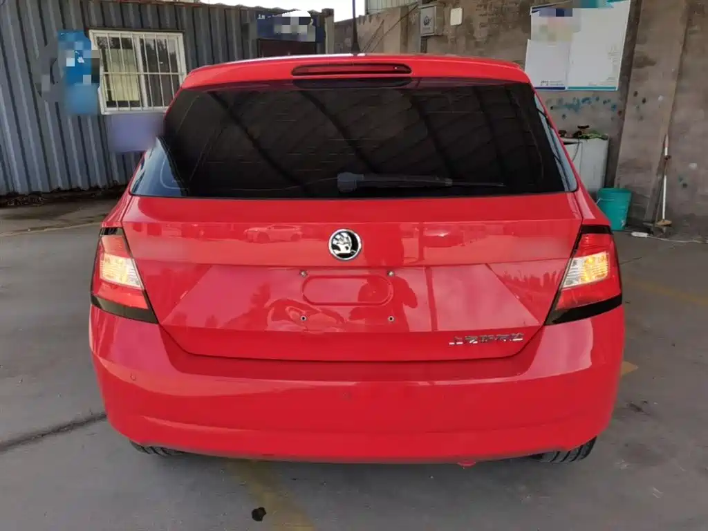 Škoda Fabia 2017 1.4L Auto Car Enjoy Edition фото 6
