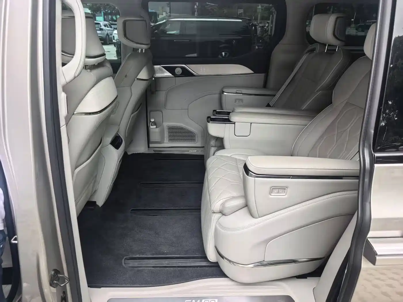 Volvo EM90 2024 2025 Ultra Six-Seater