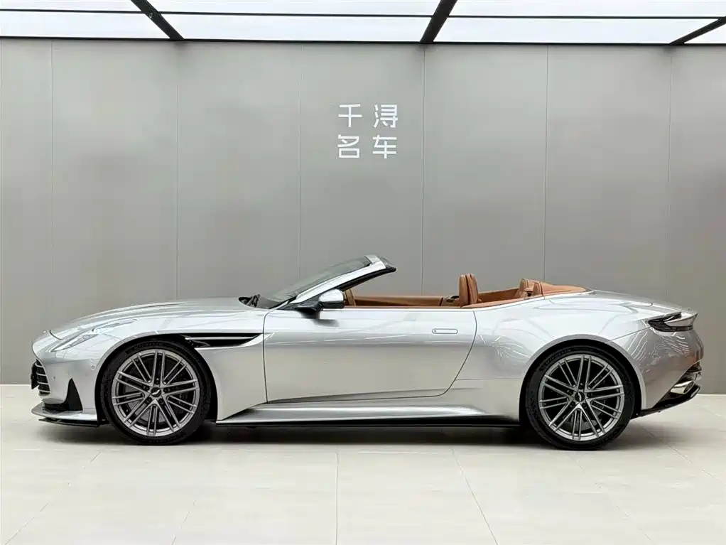 Aston Martin DB12 2023 4.0T V8 Volante фото 3