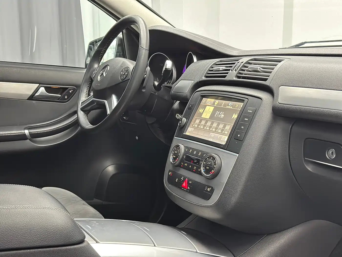 Mercedes-Benz R-Class 2015 R 320 4MATIC Luxury фото 36