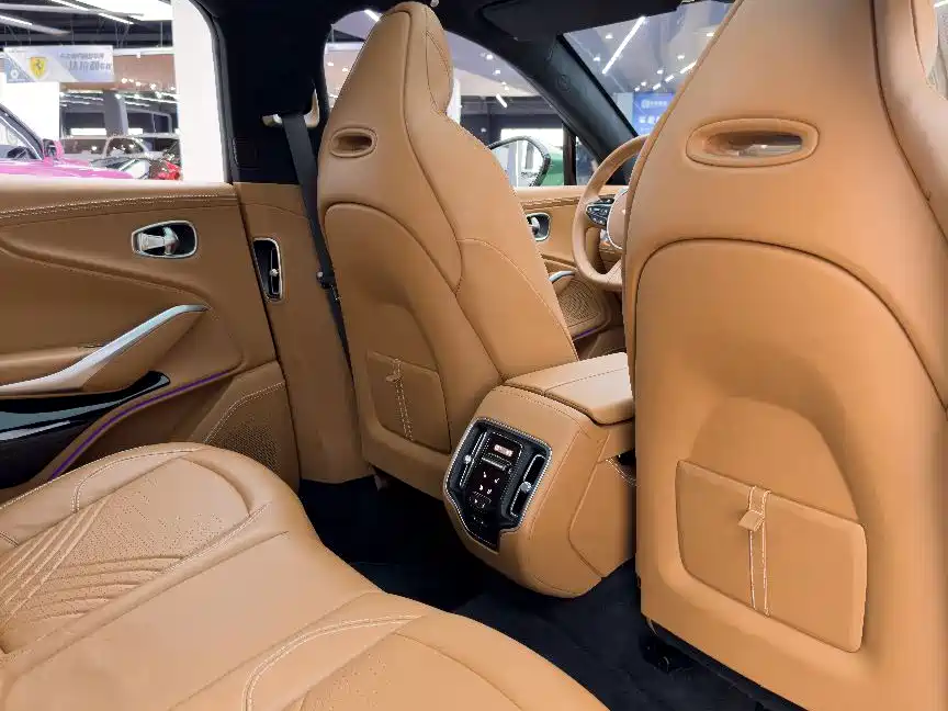 Aston Martin DBX 2023 2022 3.0T STRAIGHT-SIX