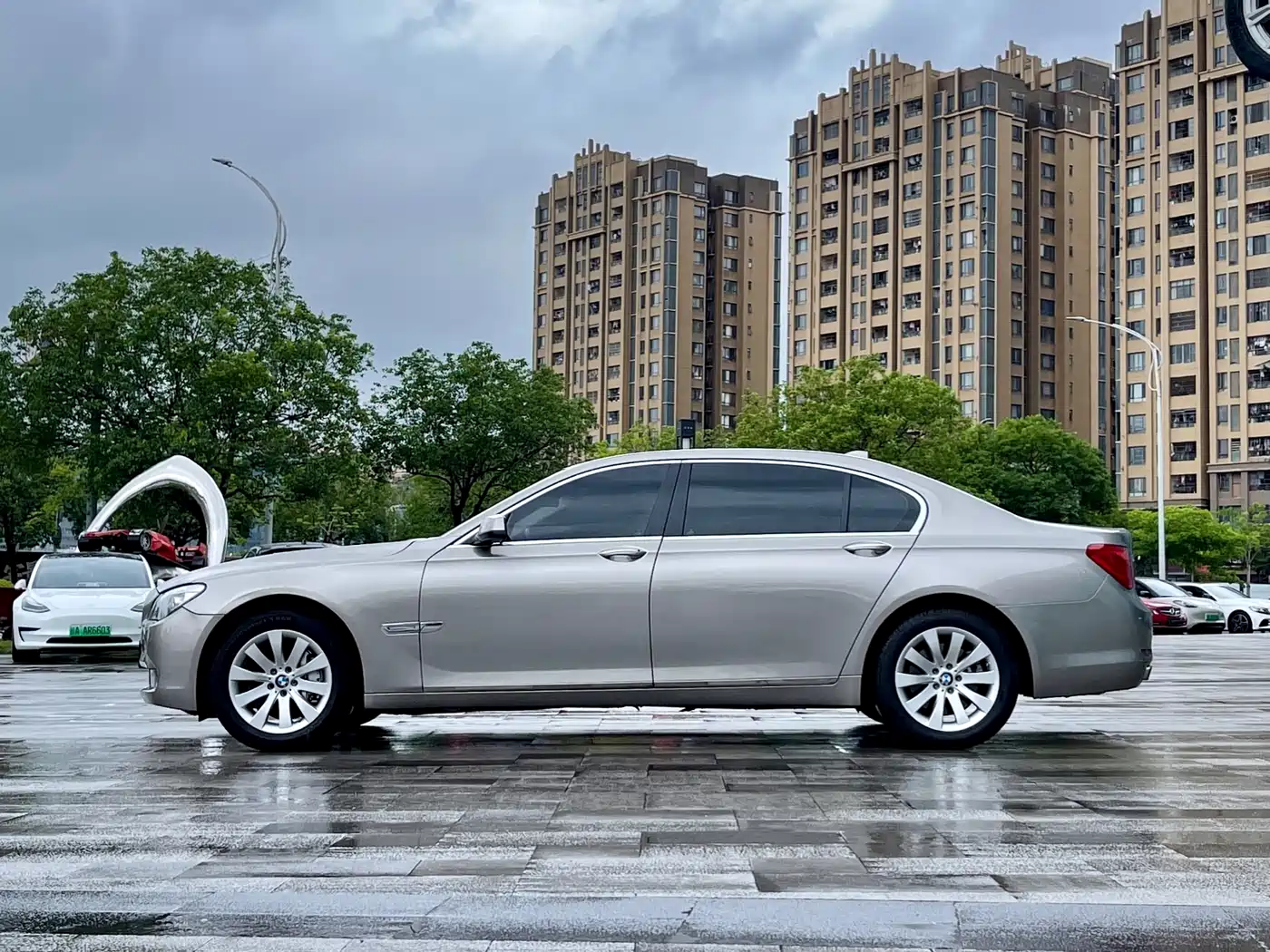 BMW 7 Series 2009 Model 740Li Leading Edition фото 4