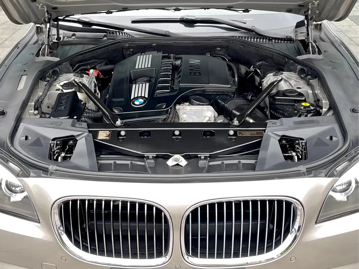 BMW 7 Series 2009 Model 740Li Leading Edition фото 8