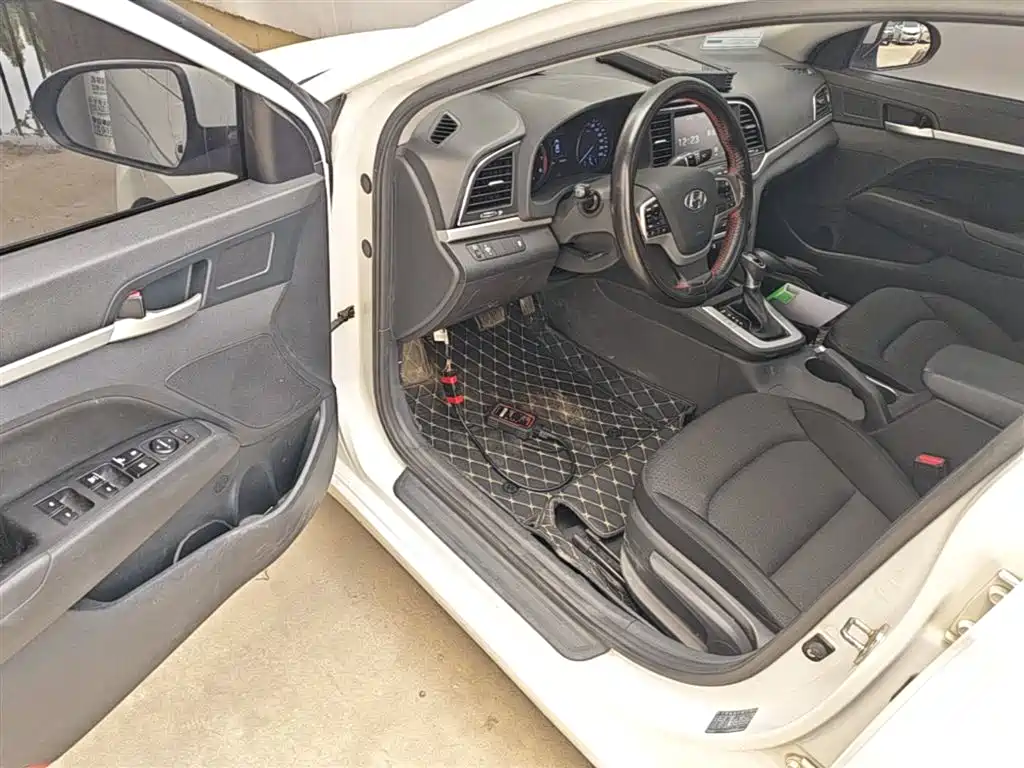 Hyundai Elantra 2016 Model 1.6L Automatic Smart Elite фото 16