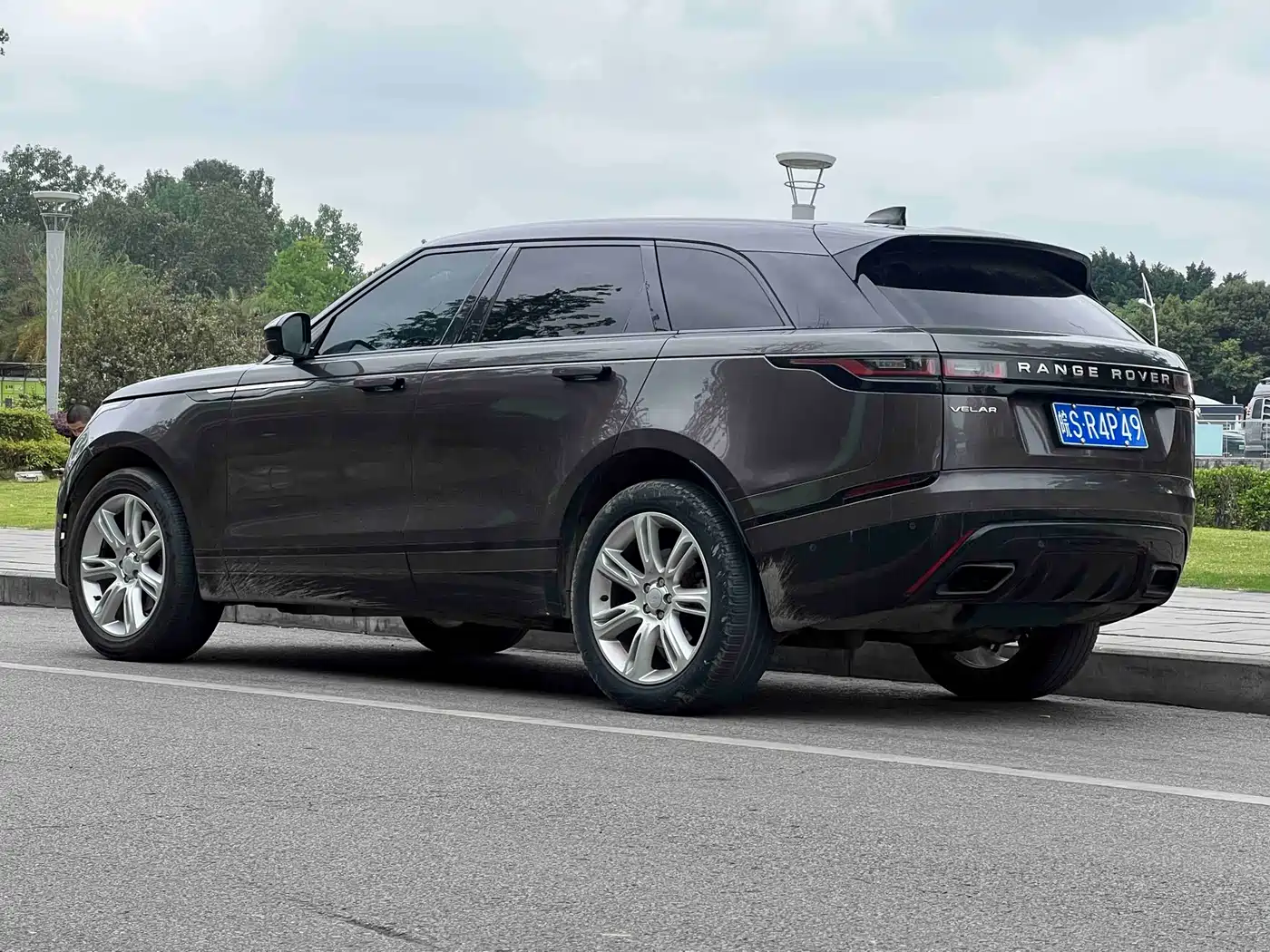 Land Rover Range Rover Velar 2022 250PS Golden Collector's Edition фото 16