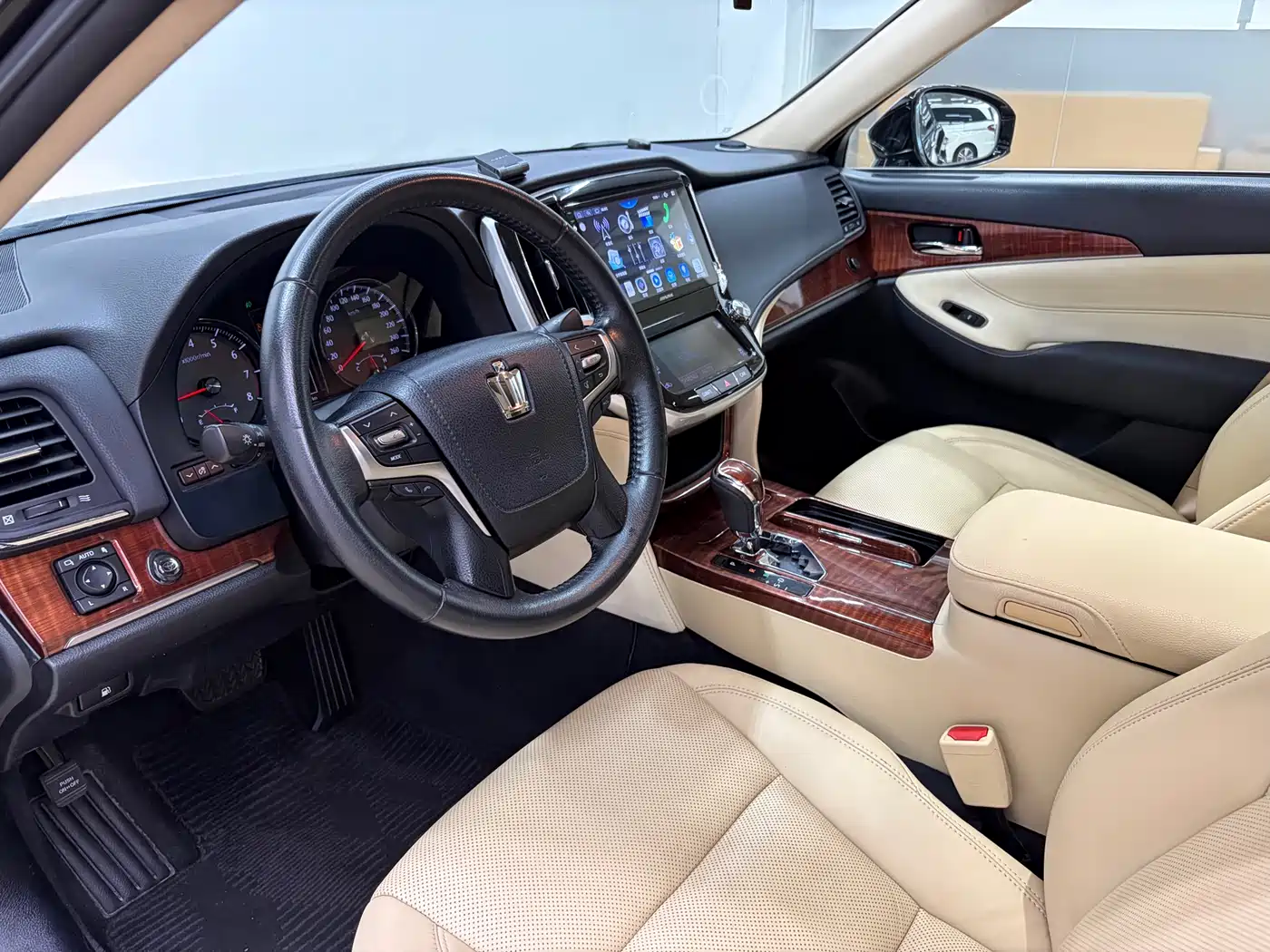 Toyota Crown 2015 2.0T Fashion фото 4