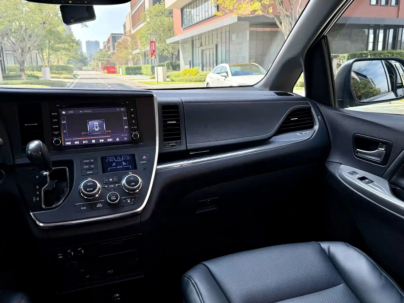 Toyota Sienna 2015 3.5L 2WD LE фото 28