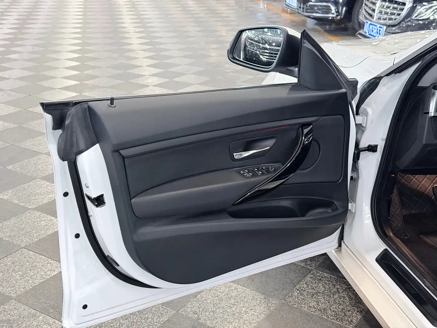 BMW 3 Series GT 2018 320i Fashion фото 10