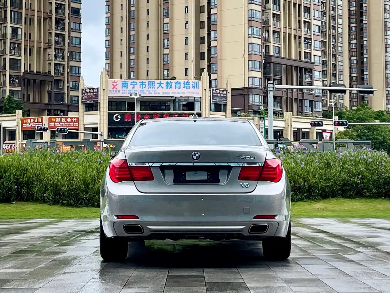 BMW 7 Series 2009 Model 740Li Leading Edition фото 6