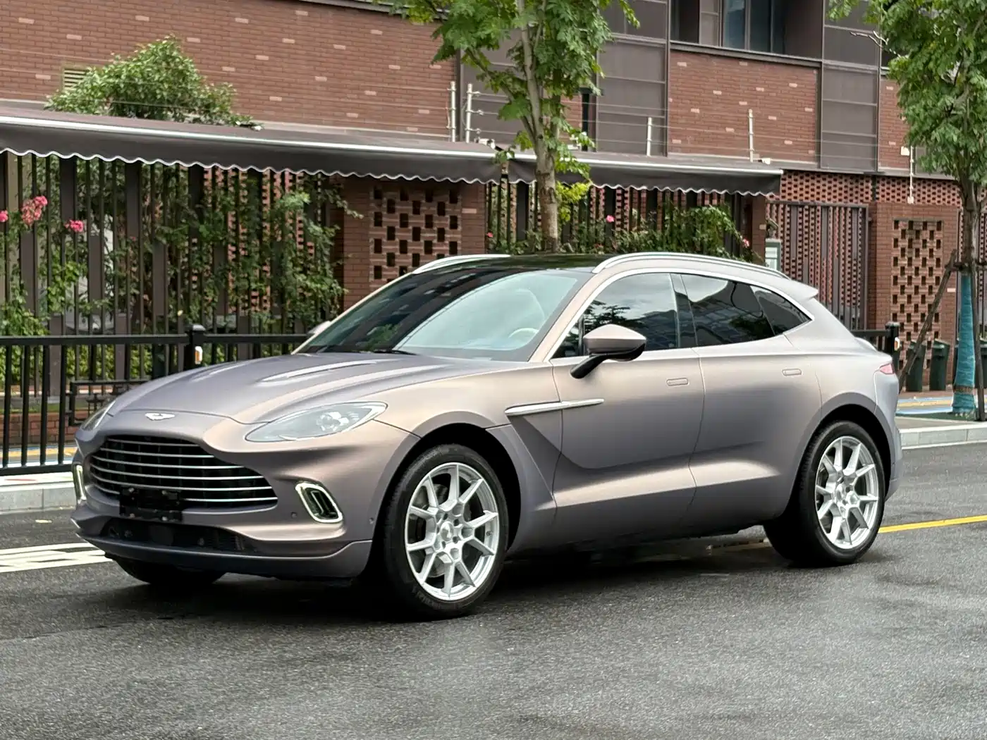 Aston Martin DBX 2021 2021 4.0T V8 Silk Road Splendor