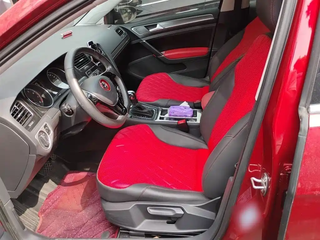 Volkswagen Golf 2017 1.6L Auto Comfort Millionth Edition фото 8