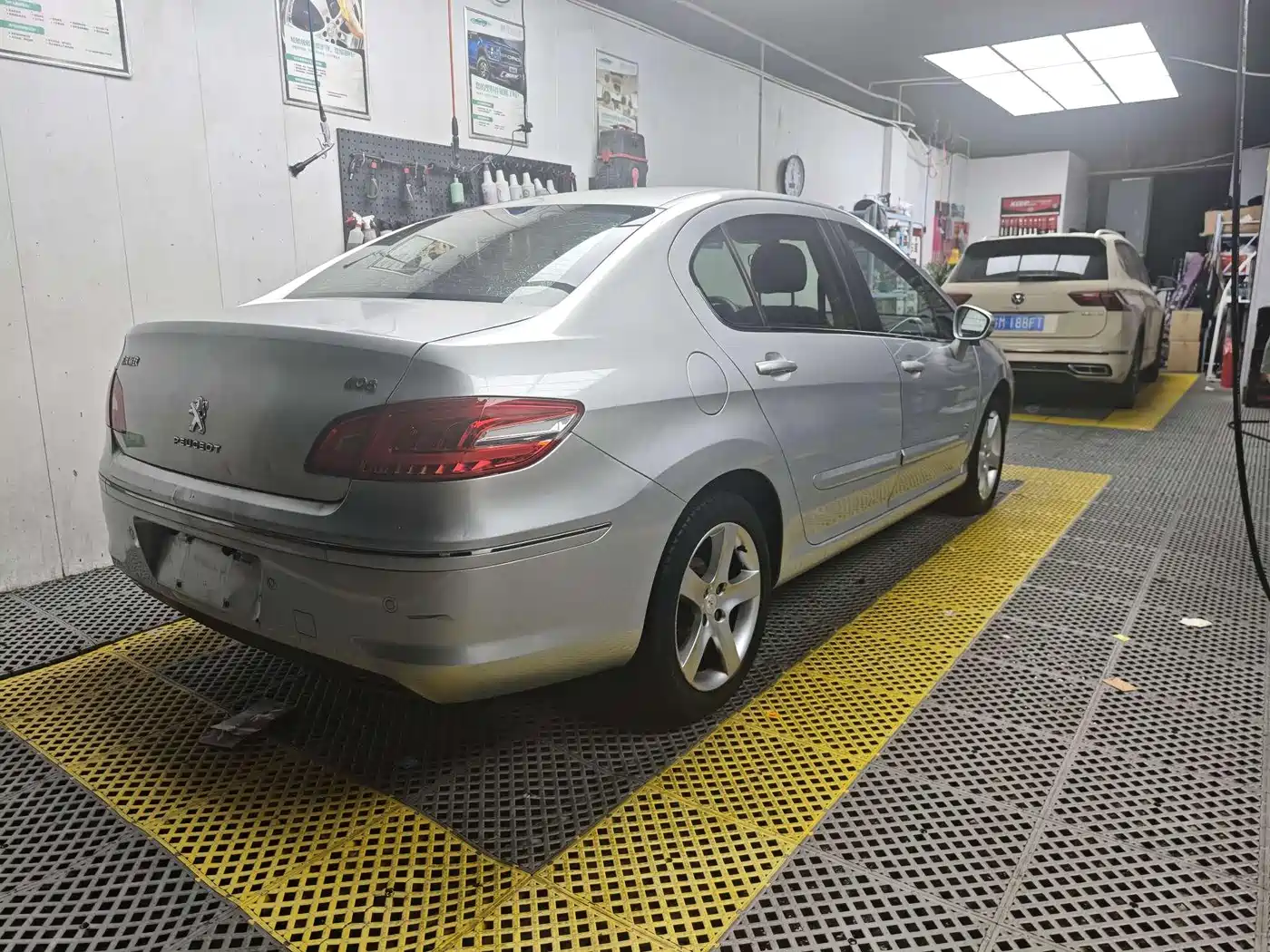 Peugeot 408 2013 2.0L Automatic Luxury Edition фото 4