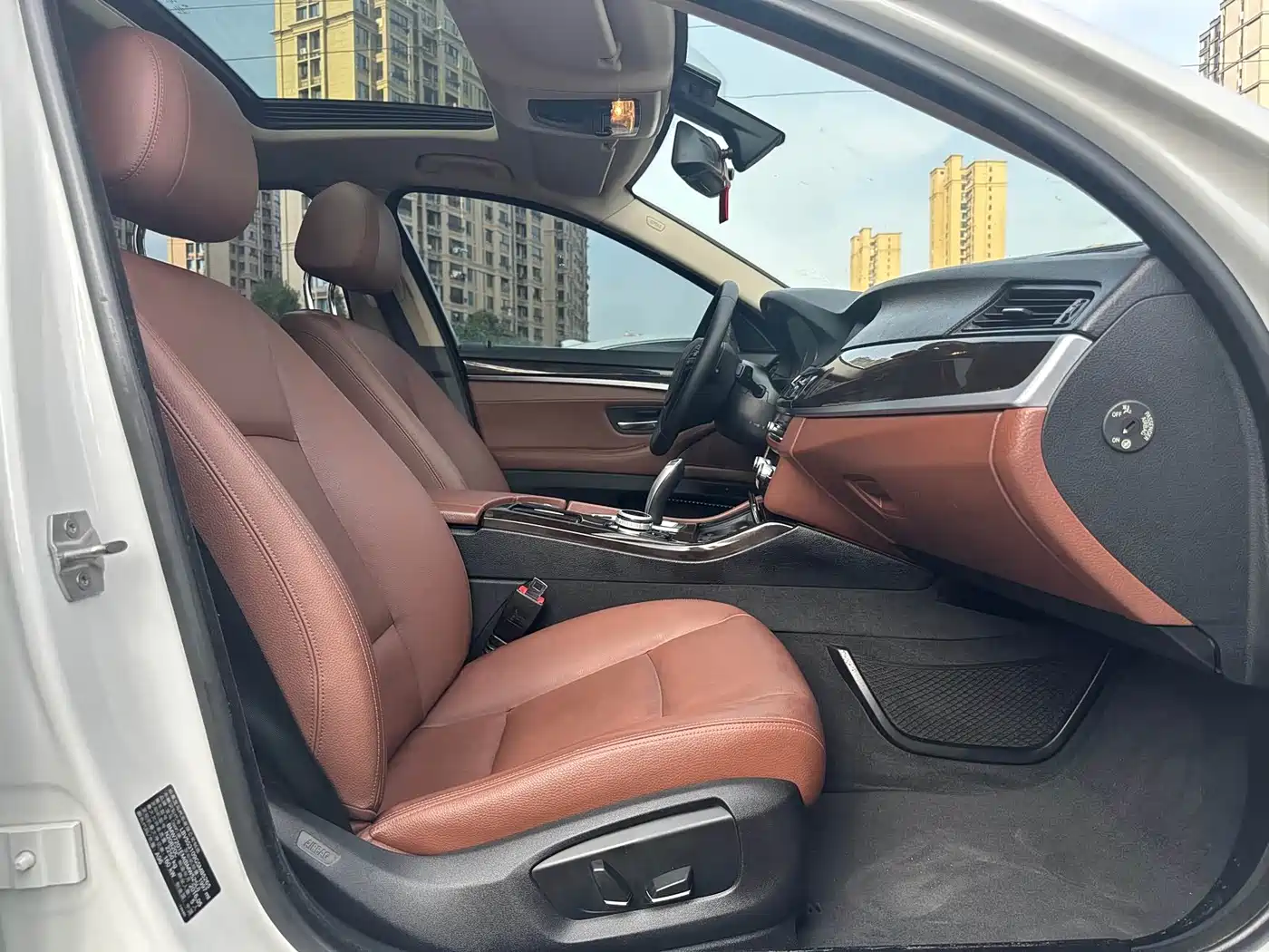 BMW 5 Series 2014 525Li Leading фото 10