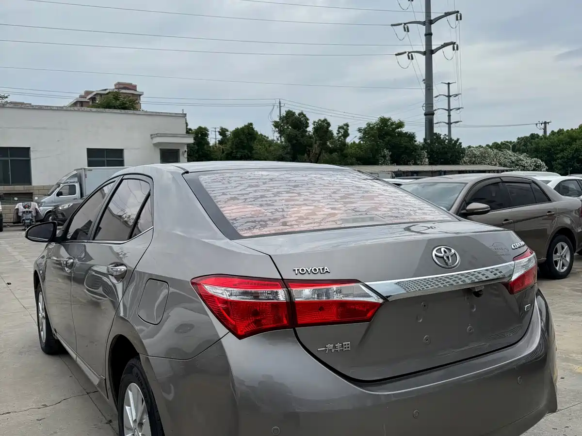 Toyota Corolla 2016 1.6L CVT GL-i Cool Edition фото 8