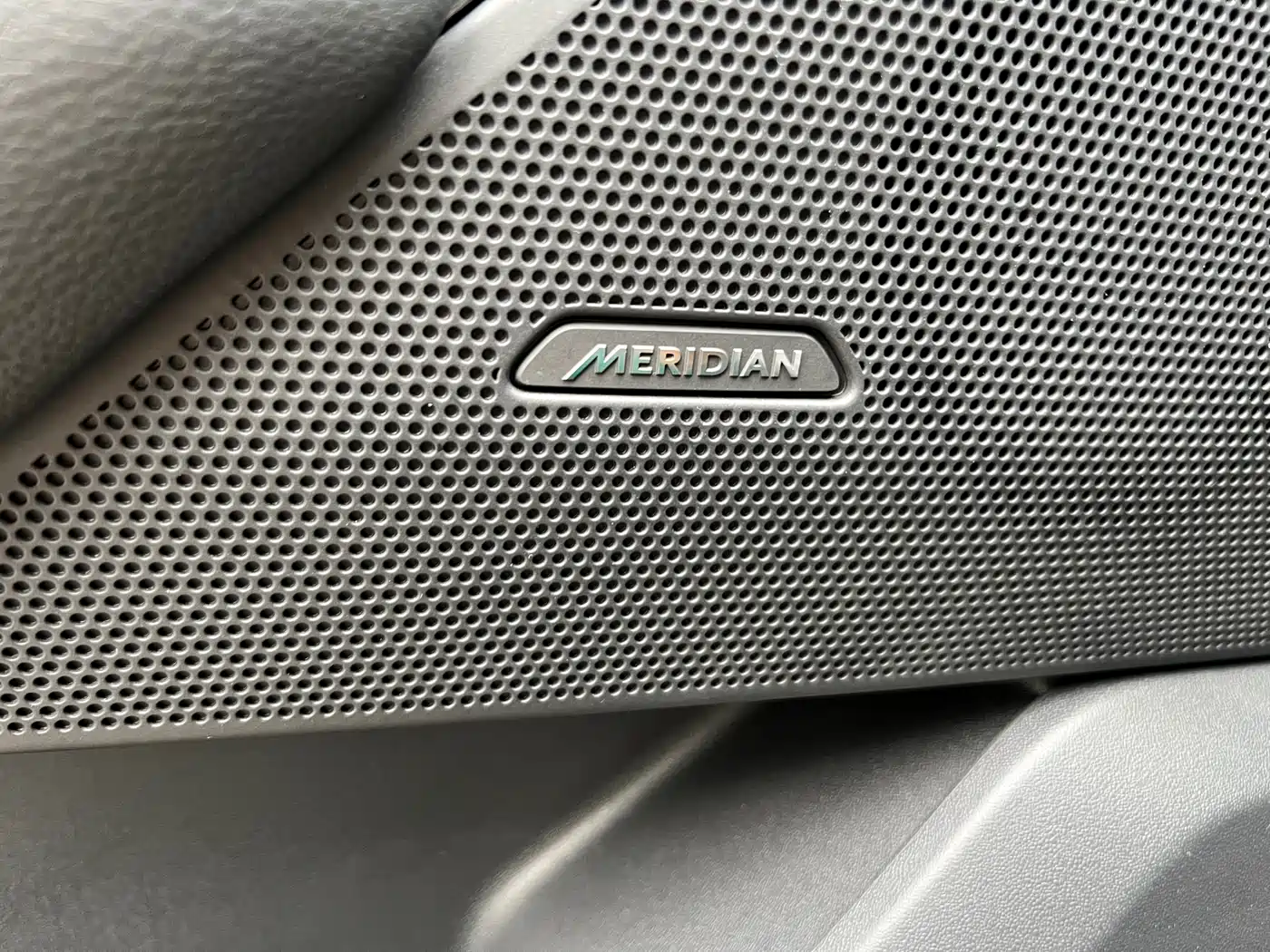 Land Rover Range Rover Velar 2022 250PS Golden Collector's Edition фото 9