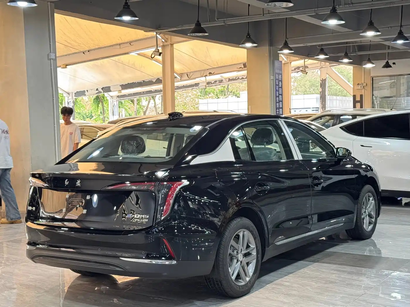 Hongqi E-QM5 2025 610km PLUS фото 12