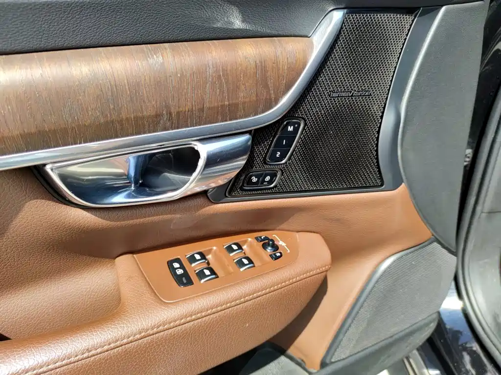 Фото 15 - Volvo S90