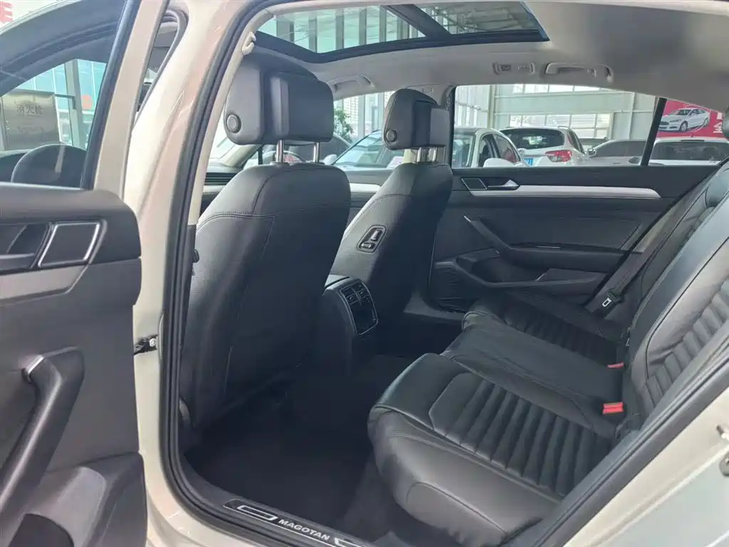 Volkswagen Magotan 2018 330TSI DSG Leading фото 17