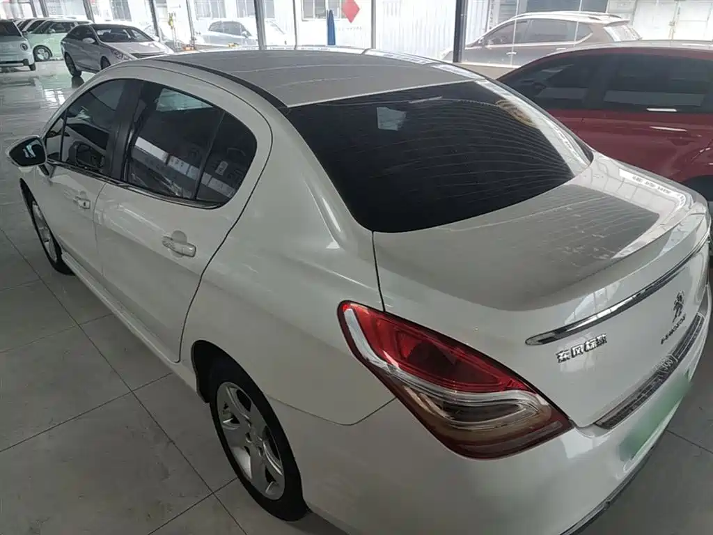 Peugeot 308 2014 Model Joy Edition Classic 1.6L Automatic Superior Style фото 5
