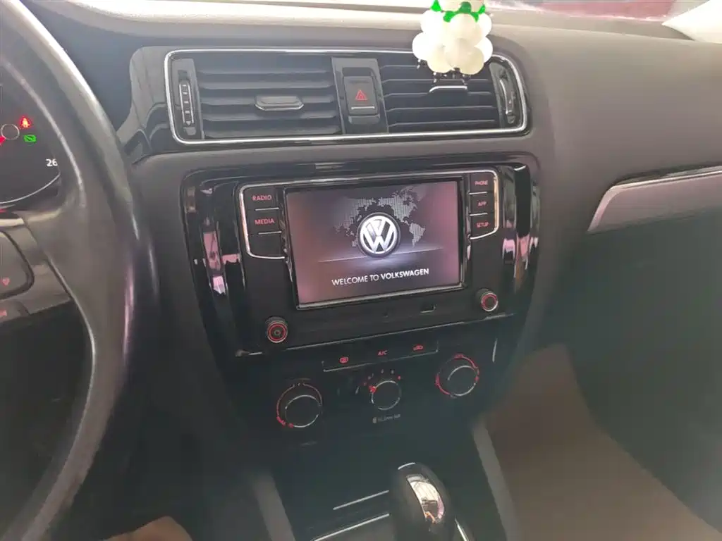 Volkswagen Sagitar 2018 1.6L Automatic Comfort фото 13