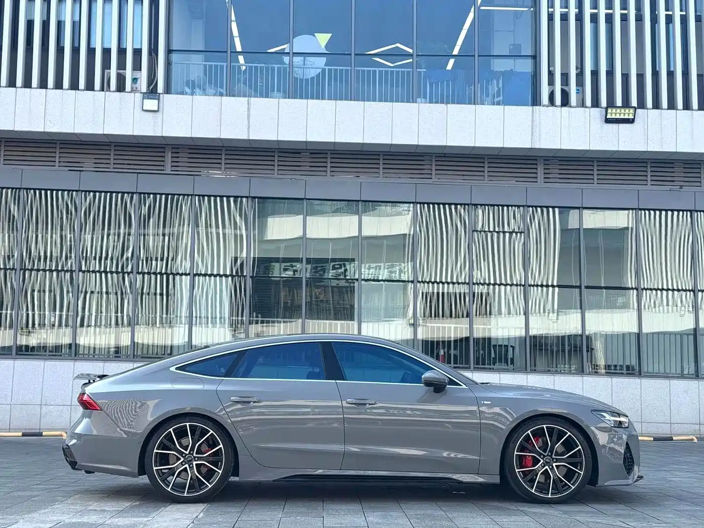 Photo 7 - Audi A7