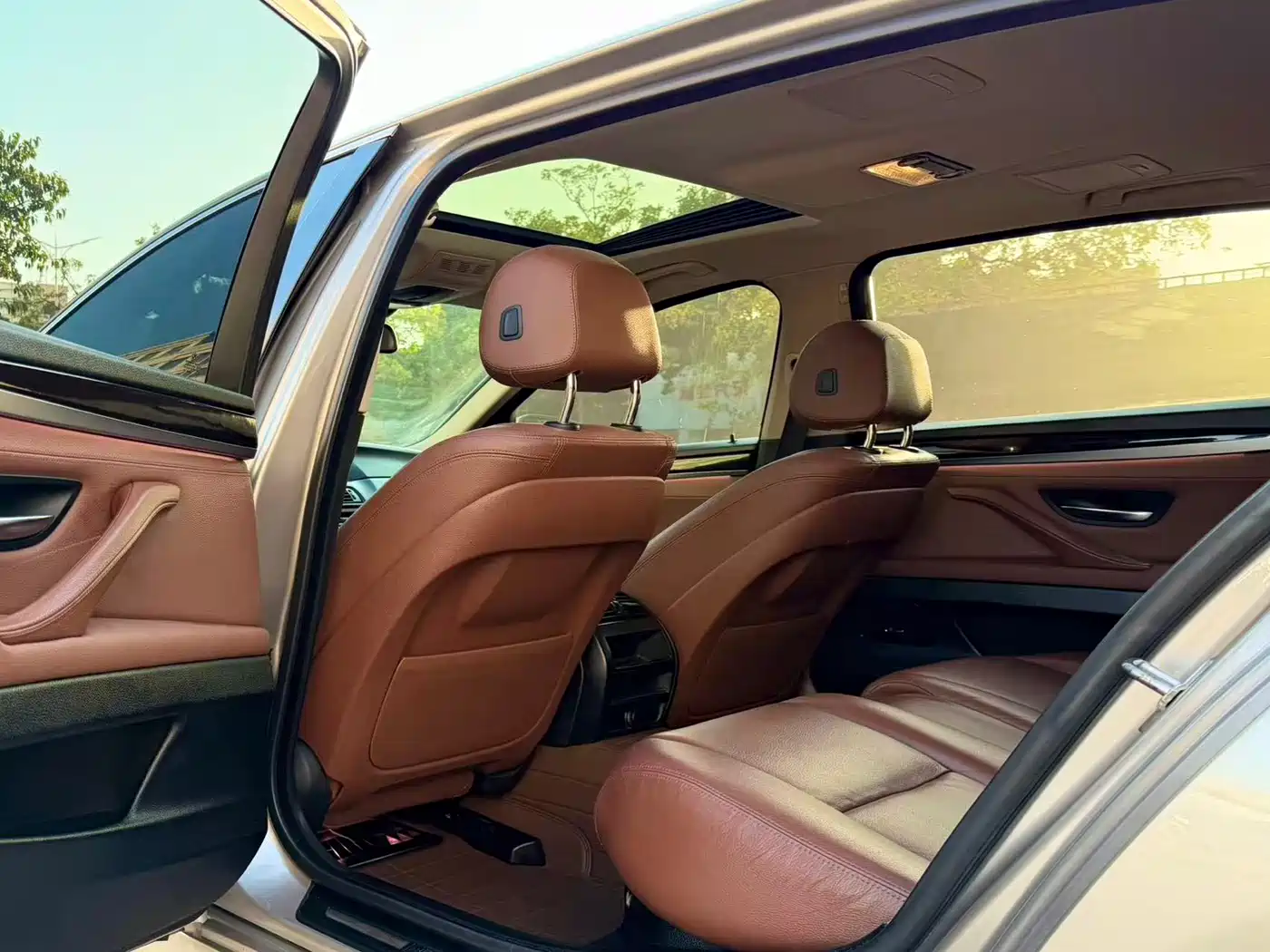 BMW 5 Series 2014 525Li Leading фото 5