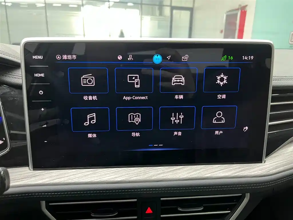 Volkswagen Sagitar 2023 Model Year 200TSI DSG Surpass Edition фото 6