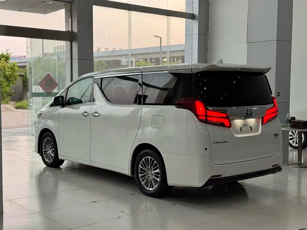 Toyota Alphard 2020 Hybrid 2.5L Luxury Edition фото 6