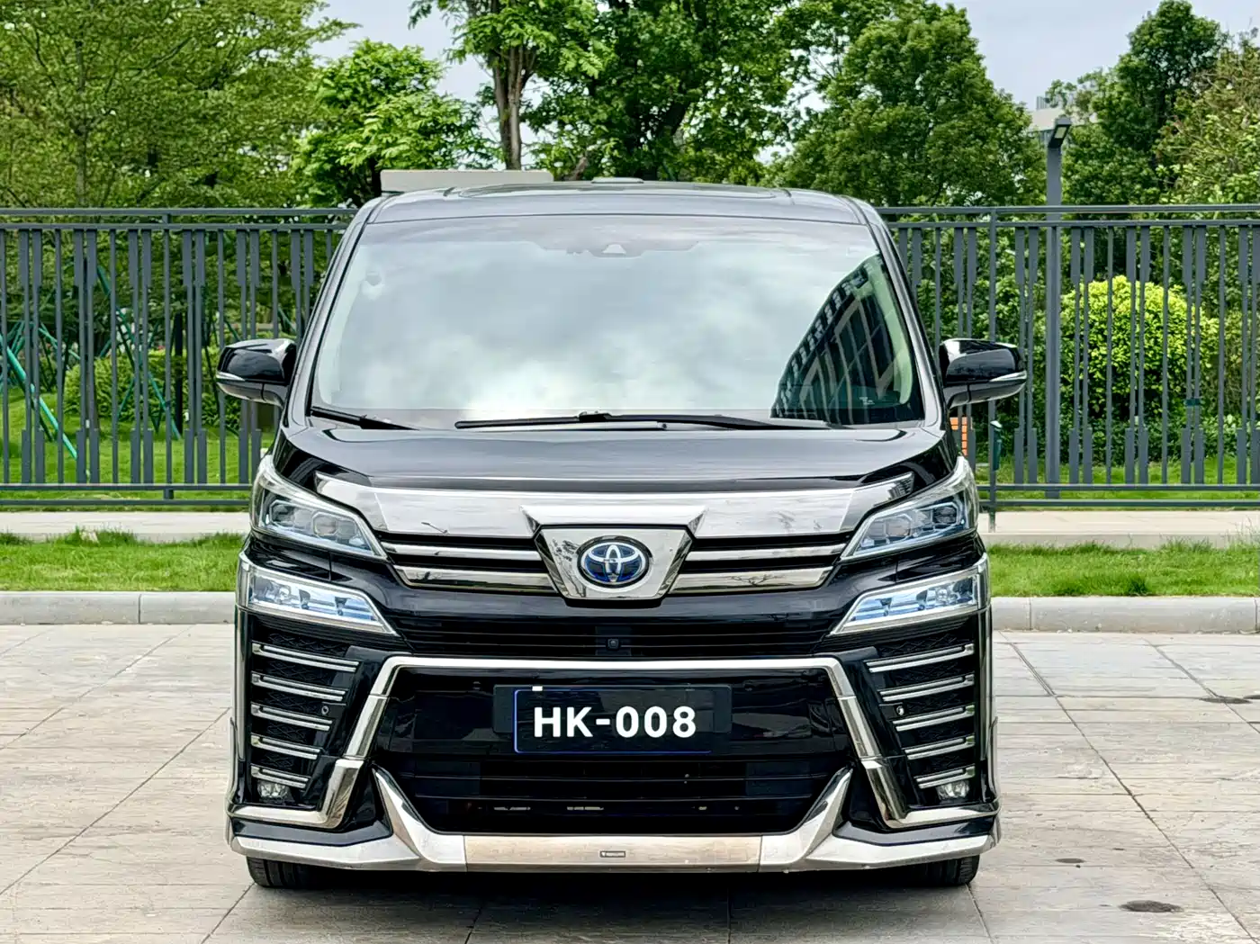 Toyota Vellfire 2020 Twin Engine 2.5L HV Premium Edition фото 5