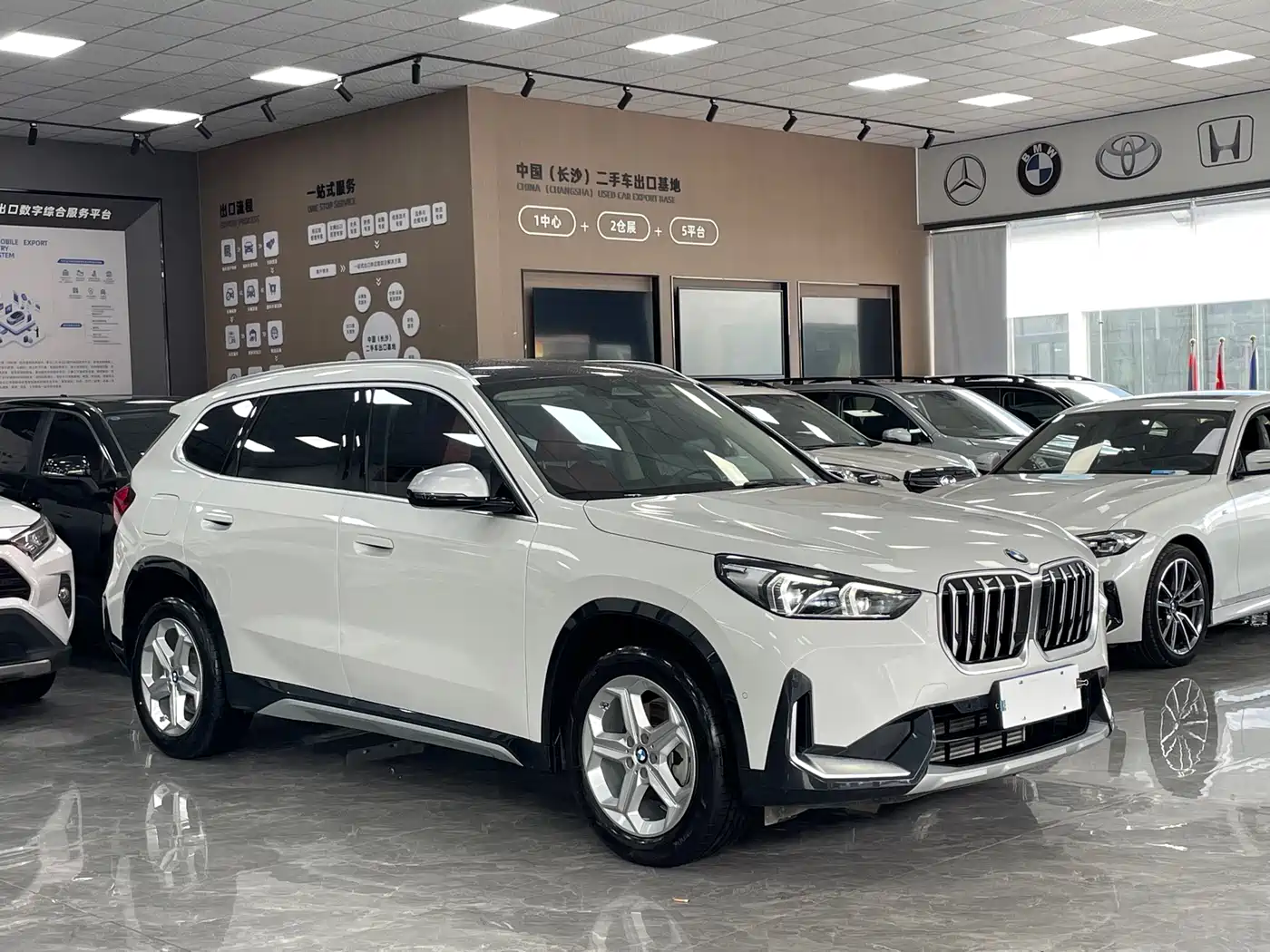BMW X1 2023 sDrive20Li X Design Package фото 3